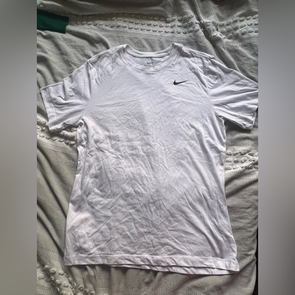 Nike T-shirt - Picture 1 of 2